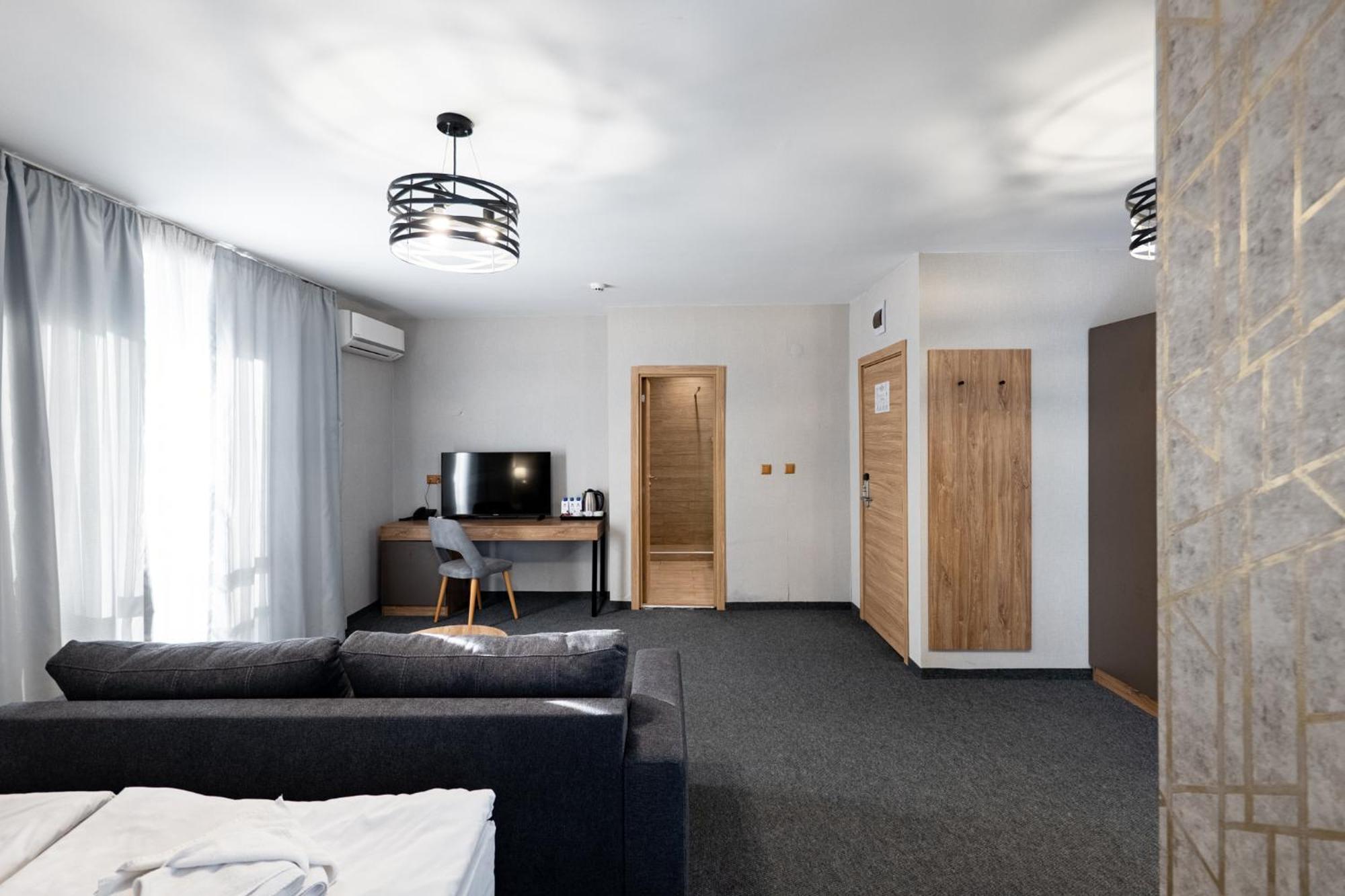 Avenue Hotel Burgas Exterior photo